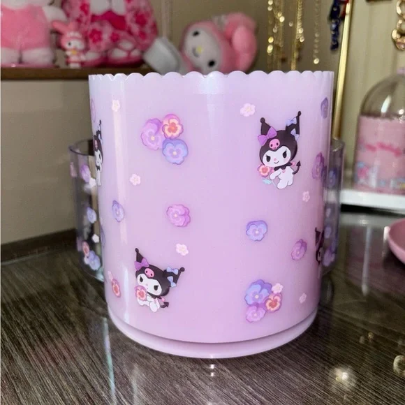 Kuromi Rotating Organizer - Picture 4 of 4